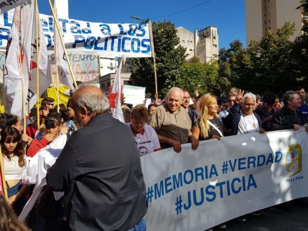 Gran marcha en La Plata por la memoria, la verdad y la justicia: unánime reclamo por la libertad de los presos políticos