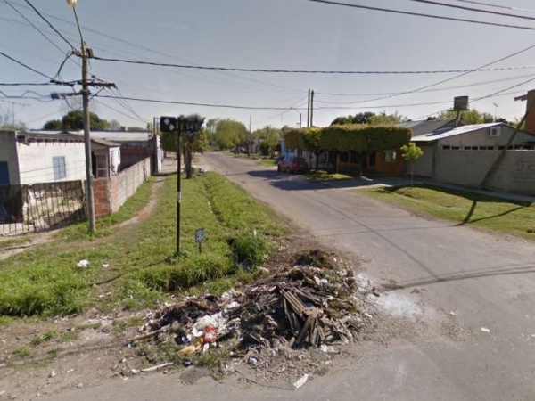 En una cuadra de Los Hornos tiemblan cada que llueve: &quot;Todo se inunda&quot;