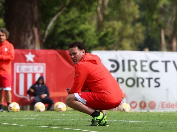 Milito, duramente cuestionado por el hincha: &quot;Claramente no pudimos dominar&quot;