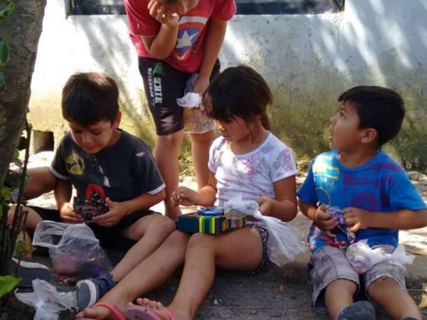 Para el Día del Niño, una ONG platense se propuso llegar a los 2.000 juguetes y útiles