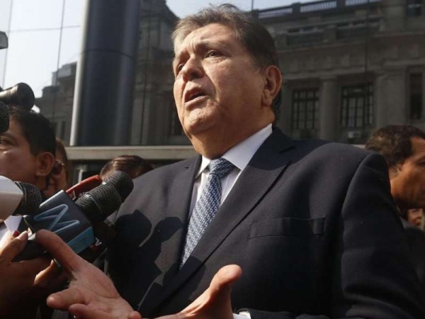 Ex presidente de Perú se disparó en la cabeza cuando iban a detenerlo