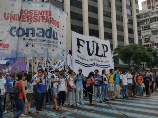 Los docentes universitarios definieron un paro de 48 horas