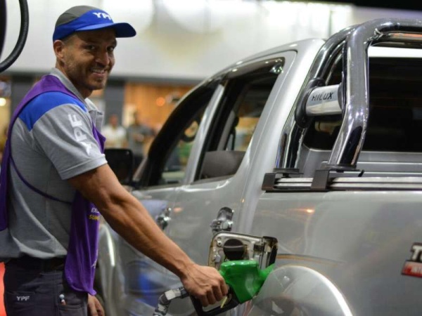 YPF y Axion aumentaron los combustibles en todo el país