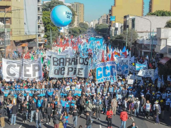 Movimientos sociales marcharán en el centro porteño por la suspensión de programas