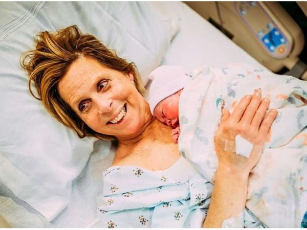 Una mujer parió a su propio nieto