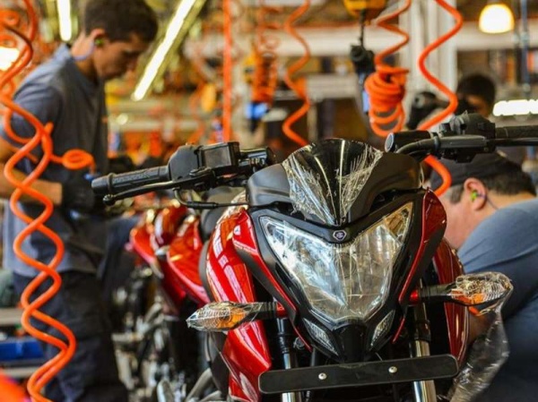 La industria cayó un 8.8% y hubo otro desplome en la fabricación de motos