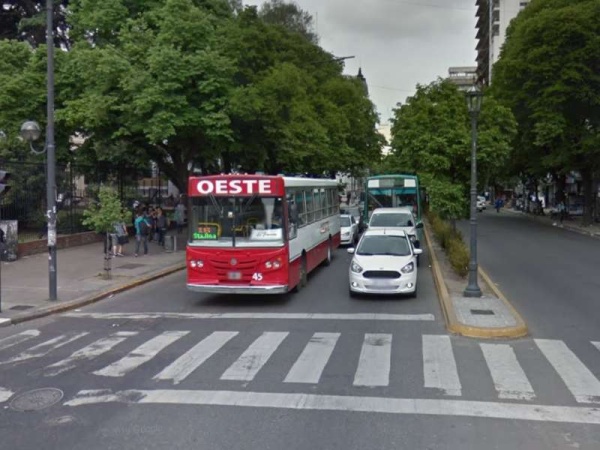 Una ordenanza beneficiará a los pasajeros de La Plata los días de lluvia