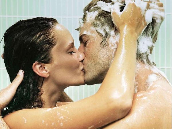 Los beneficios de bañarte con tu pareja