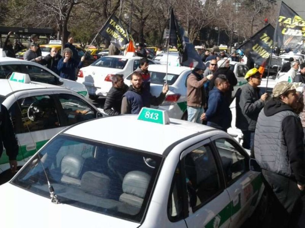 Los taxistas paralizarán el centro de La Plata durante este miércoles