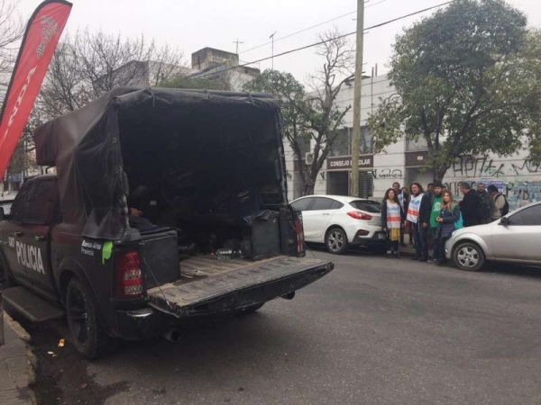 Docentes fueron a reclamar por obras en La Plata y se toparon con la policía