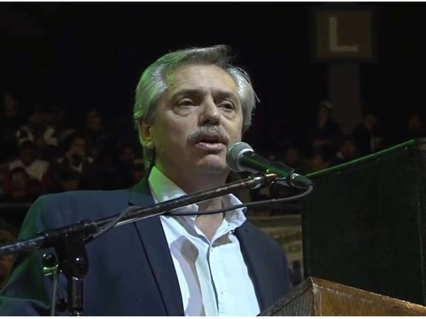 Alberto Fern&aacute;ndez: "Si hay que revisar los acuerdos que Macri est&aacute; firmando, lo hacemos"