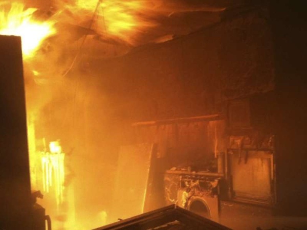 Una familia perdió todo tras un feroz incendio en Hernández
