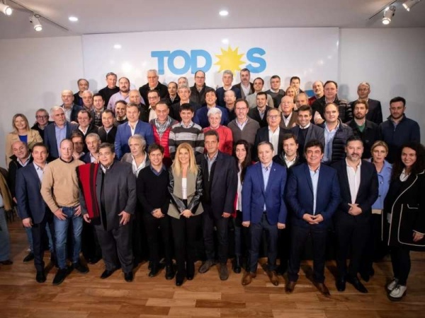 En La Plata, Kicillof se reunió con casi 60 intendentes para tratar de vencer a Vidal