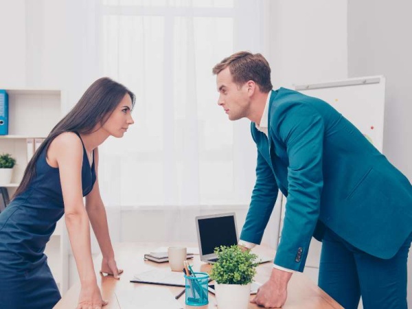 Cómo lidiar con un mal compañero de trabajo