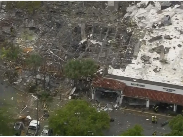 Explot&oacute; un shopping en Florida y hay varias personas heridas