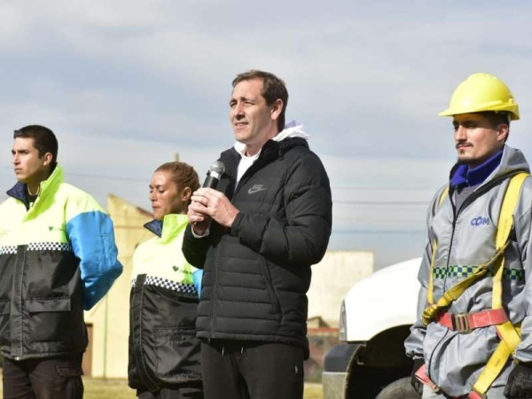 Garro presentó la instalación de la cámara 800