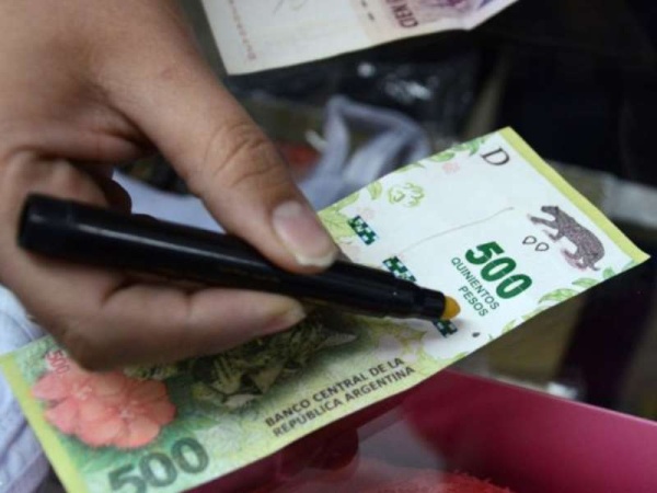 Una mujer que intent&oacute; pagar con billetes falsos termin&oacute; detenida