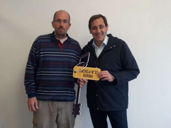 Garro inauguró el nuevo edificio de la Secundaria 37 que tendrá baños para personas discapacitadas