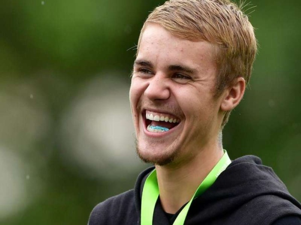 Justin Bieber lució nueva dentadura ¡de diamantes!