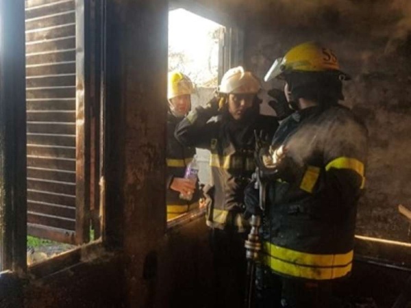 Se incendio una vivienda en 9 y 146 en Berisso
