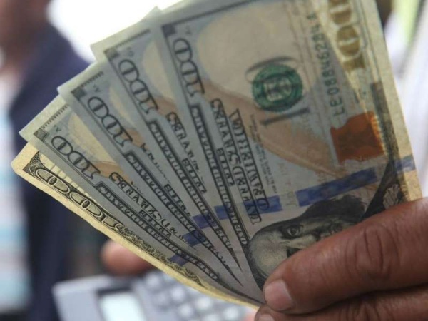 El dólar avanza 20 centavos en la última rueda antes de las PASO