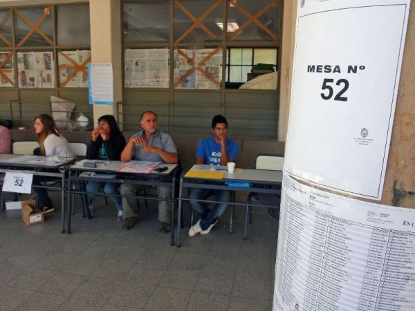 Las elecciones cerraron con una participación del 75%