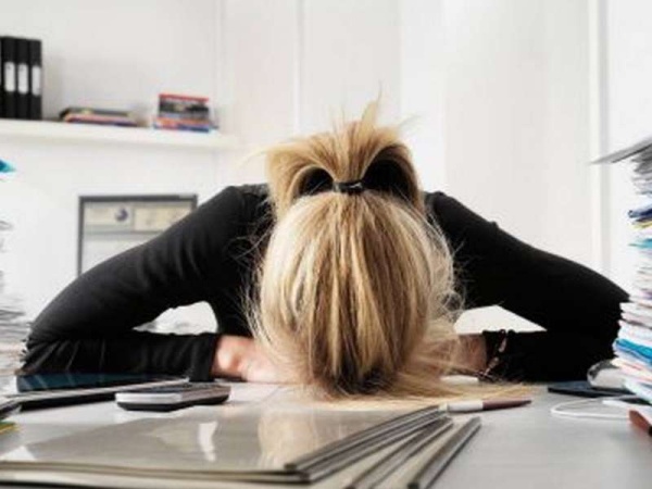 Trabajar muchas horas puede dañar tu cerebro 