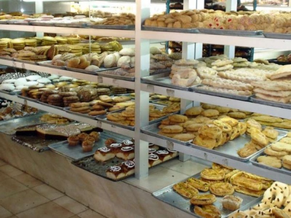 Robó dos veces a una panadería de Berisso, quedó filmado, pero no lo encuentran