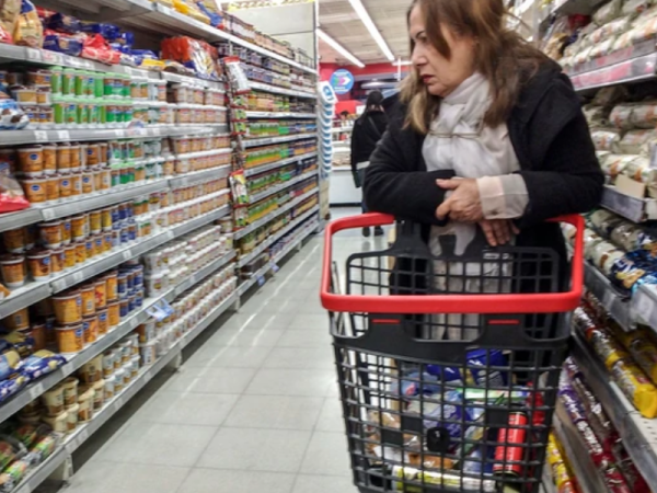Antes de la devaluación, las ventas en supermercados registraron una caída consecutiva de 12 meses
