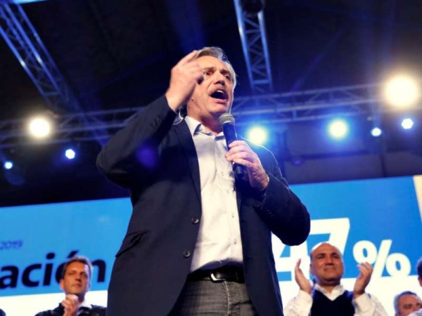 Alberto Fern&aacute;ndez se reuni&oacute; con los enviados del FMI en la Universidad Metropolitana