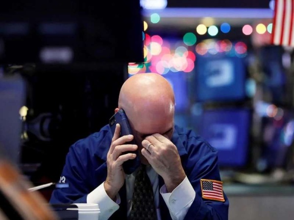 El Riesgo País superó los 2.400 puntos y es similar al número de noviembre del 2001