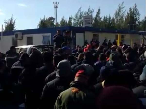 UOCRA: barras vinculados a Vergara ingresaron a YPF y fueron chiflados por los trabajadores