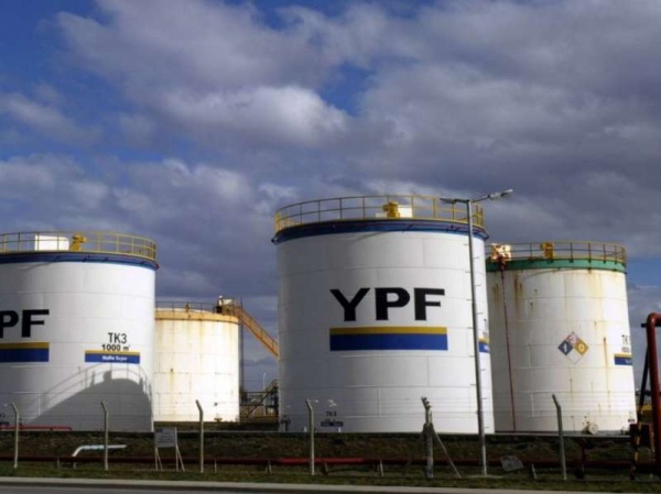 La acción de YPF cayó al valor más bajo de su historia