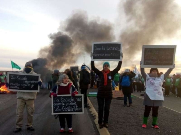 CTERA hará un paro nacional por las agresiones que sufrieron los docentes de Chubut