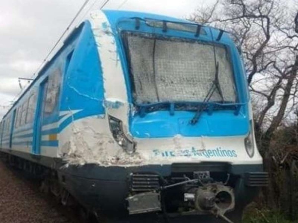 Una formación del Tren Roca embistió a un camión en Bernal