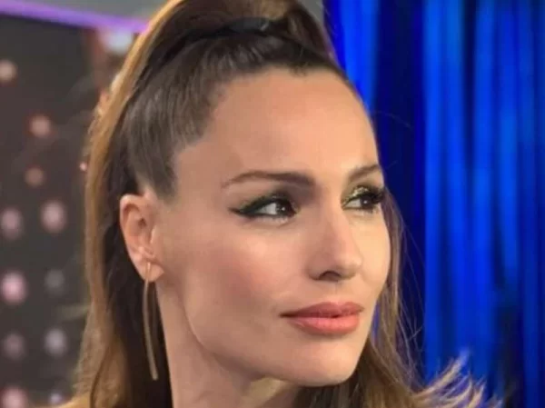 El novio de Pampita public&oacute; una foto bes&aacute;ndola y despu&eacute;s la borr&oacute;