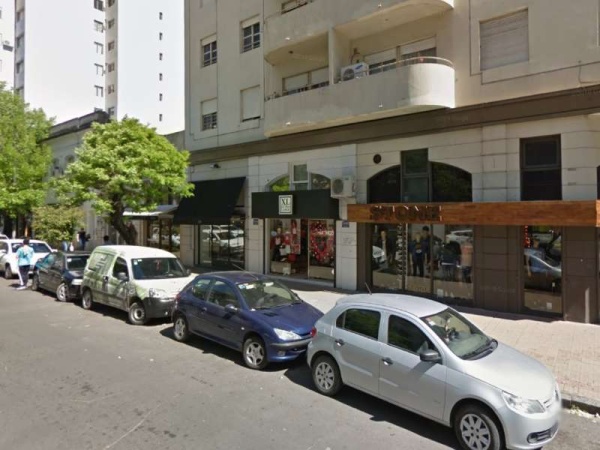 En un local platense se robaron varias camperas y recién se dieron cuenta en el arqueo