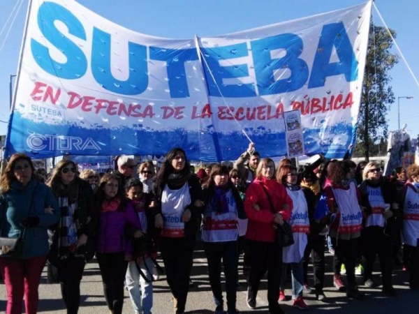 Polémica por el gatillo: docentes se movilizan y SUTEBA no descartó un paro bonaerense