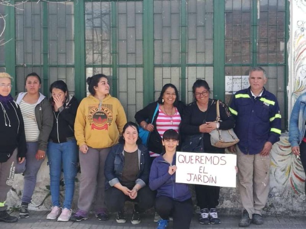 Chicos de un jardín platense cursan &quot;de prestado&quot; en una biblioteca por culpa de la Provincia