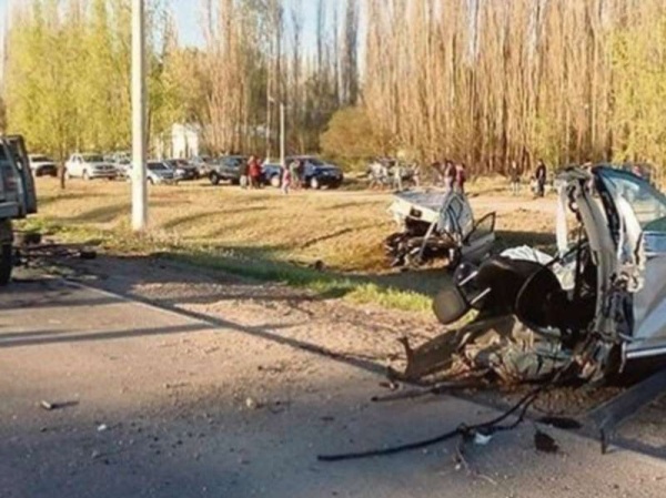 Brutal accidente en La Pampa: una camioneta partida al medio y tres jóvenes muertos