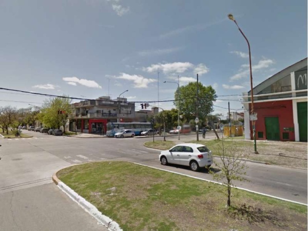 Amenazaron con un cuchillo a un niño para robarle en 7 y 526