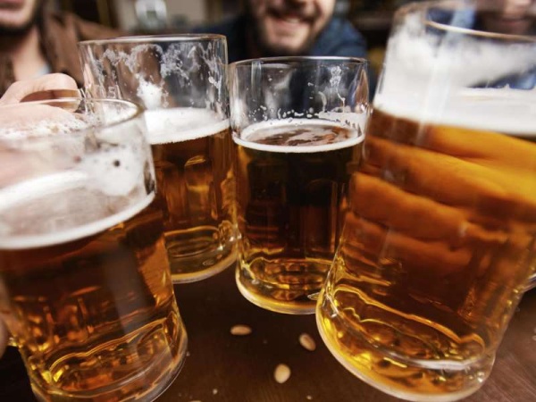 Según un estudio, la cerveza ayuda a combatir el dolor de cabeza