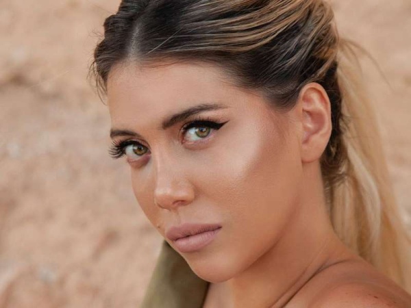 Wanda Nara posó casi en lolas