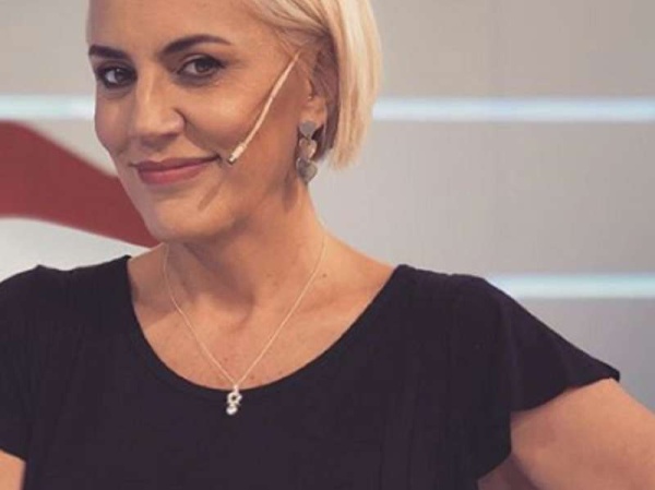 Débora Damato posó sin maquillaje y con un ¡súper escote!