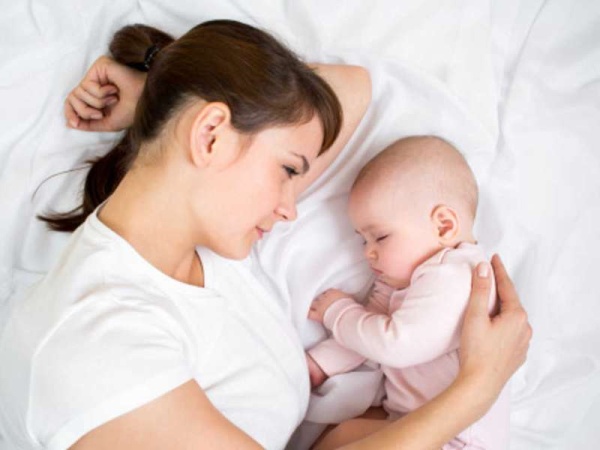 Dormir a los hijos temprano, es bueno para la salud mental de la mamá