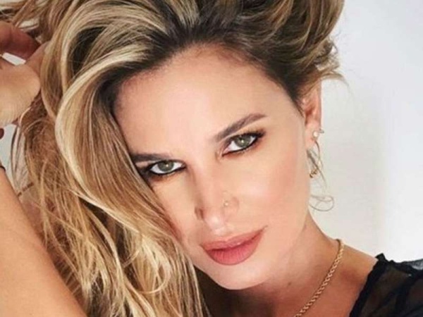 Polémica: Dolores Barreiro mostró a su hijo de 8 años manejando una 4x4