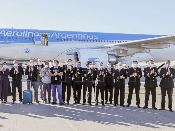 Alberto Fernández agradeció por su trabajo a Aerolíneas Argentinas en su vuelo por China