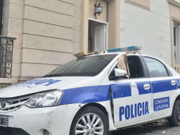 Los Hornos: maniataron a un policía y a su madre y les robaron $20.000 