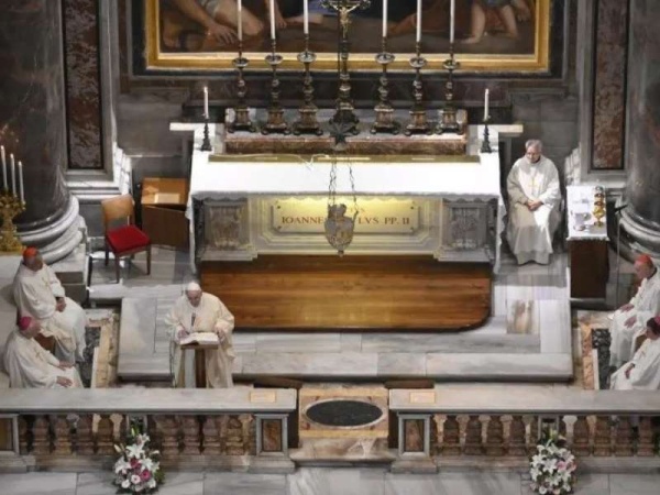 El Papa Francisco reabrió al público la Basílica de San Pedro