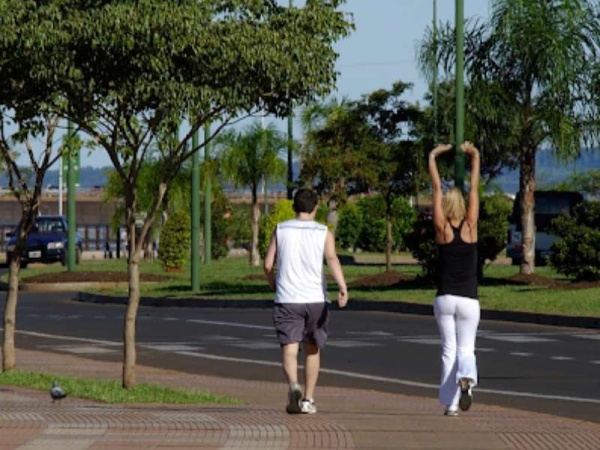Misiones: los mayores de 60 años podrán hacer caminatas al aire libre